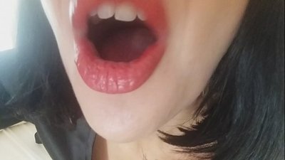 ליב, דיין שטיף מאמע וועט דיך היינט נישט לאזן גיין אין שול... איך דארף דיך צופיל...